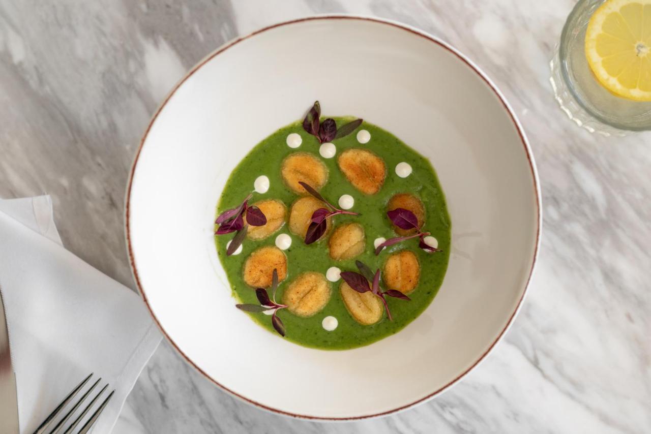 Dunalastair Hotel Suites Кінлок-Раннок Екстер'єр фото A green soup
