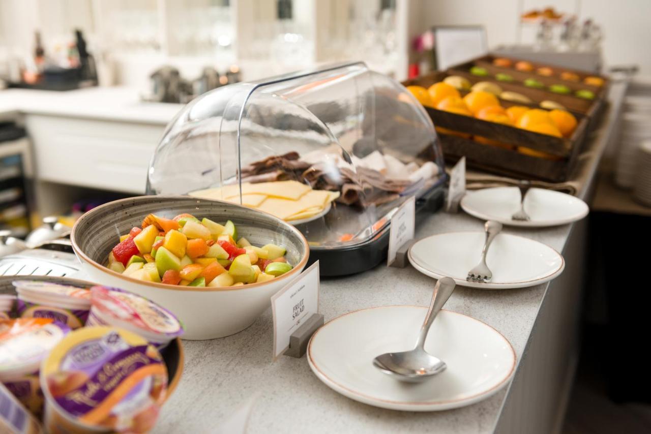 Dunalastair Hotel Suites Кінлок-Раннок Екстер'єр фото A buffet at a hotel